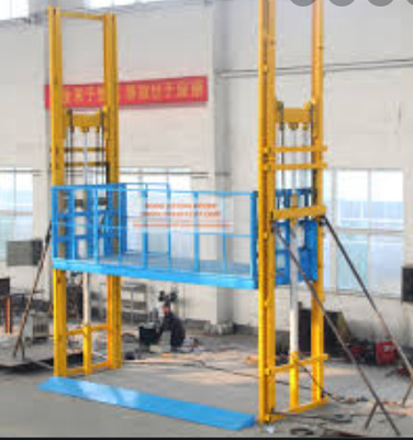 0.5m/s 2000KG आउटडोर कार्गो लिफ्ट लिफ्ट स्प्रे स्टील प्लेट