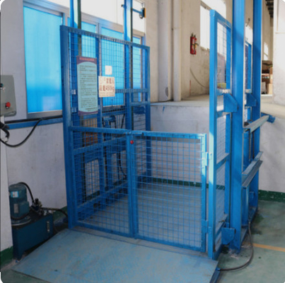 0.5m/s 2000KG आउटडोर कार्गो लिफ्ट लिफ्ट स्प्रे स्टील प्लेट